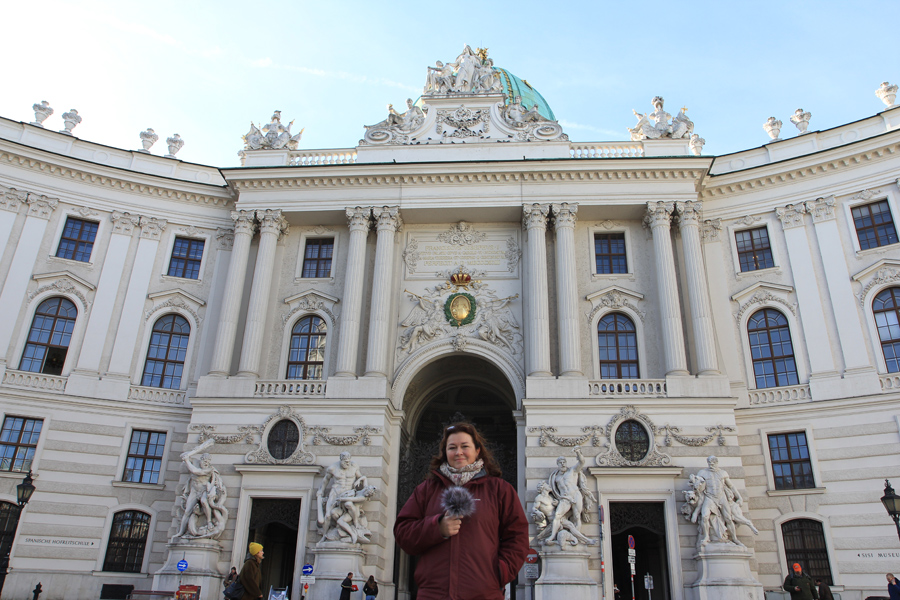 Illés Orsi a Hofburg előtt