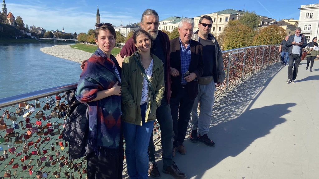 Osztrák és magyar művészek közös sétája Salzburgban